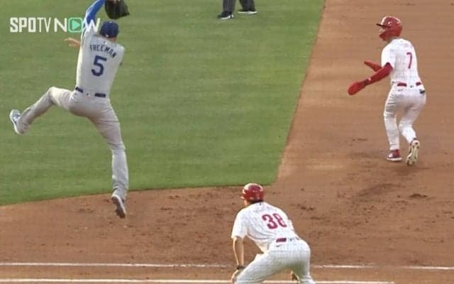 あわや事故レベル！ 大谷翔平の“ライバル”がヤバすぎる　フリーマンを吹っ飛ばした… 強烈な弾丸ライナーが話題に「怖すぎるだろ」「直撃したら病院送り」