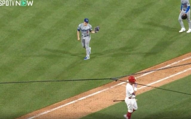 打者がブチギレ？ まさかの挑発？ アイツは一体、何者なんだ…！？ ド軍大敗で“緊急登板”した野手のリアクションが話題に「そりゃキレるだろ」「これは反則w」