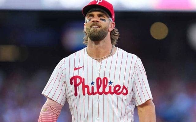 ハーパー、復帰後1日でスタメン外　前夜に手に打球を受ける…指揮官「痣ができている」