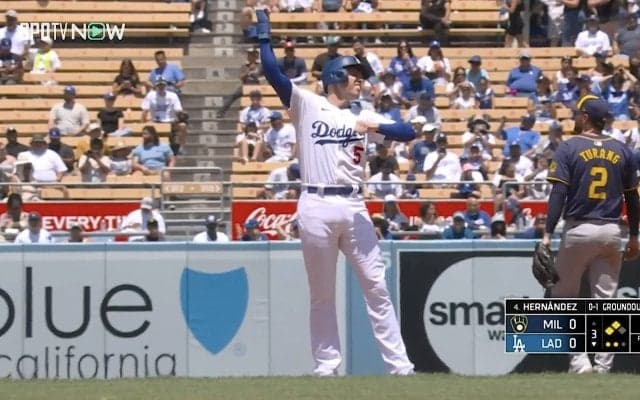 こんなフリーマン見たことない！？ 大谷翔平との“痛快ダブルスチール”でテンションがおかしくなる「とんでもなく可愛かった」「予想外すぎ」塁上で見せた動きが話題に！