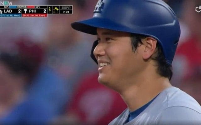 大谷翔平、これは反則レベル！ 芸術的タイムリー直後に一瞬見せた“表情”が話題に 「ニコ谷さん！」「大谷さんの笑顔に救われる」
