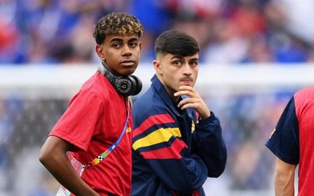 「うひょー！」スペイン司令塔の“可愛すぎるリアクション”が話題沸騰「ペドリはヤマルに恋したな」「顔w」「ファンと同じ反応」16歳の衝撃ゴラッソに驚愕