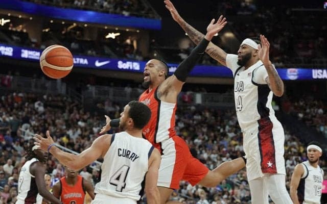 アメリカ代表が親善試合でカナダ代表に勝利…カリー＆レブロン華麗な連係でアリーナ沸かす