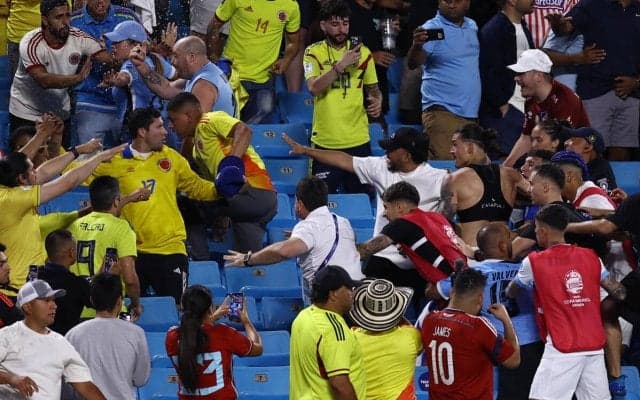 酔っ払いが発端か？ 試合後に大乱闘、ダルウィン・ヌニェスらがコロンビアのファンとスタンドで殴り合い…ウルグアイ主将「家族を守る必要があった」