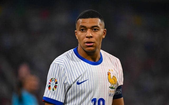 新加入のムバッペは「9」を着用！ クロースの「8」はバルベルデ、ナチョの「6」はカマヴィンガ…6名の背番号決定