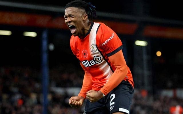 オナイウ所属の昇格組オセール、ルートンからDFオショを完全移籍で獲得