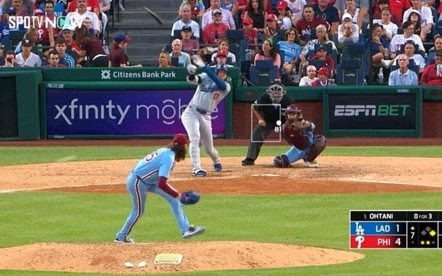 大谷翔平のバットが大変なことに… 衝撃の光景に「真っ二つ」「あまり見たことない」ファン騒然