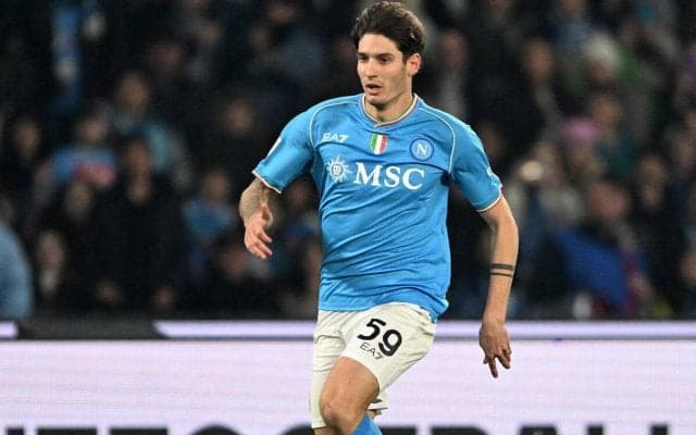 ジェノアがナポリのDFザノーリを買取義務オプションのレンタル移籍で獲得