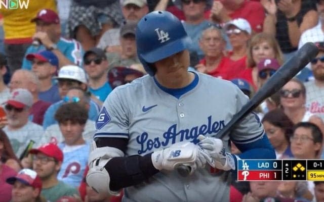 これは酷すぎる… 大谷翔平に“異変”が起きた！？ “疑惑の判定”に呆れ顔… 驚きすぎて様子がおかしくなる「誤審だろ」「そりゃそうなるだろ」