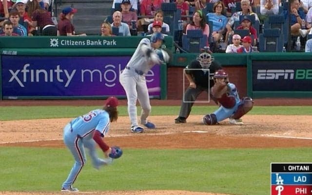 球場騒然！一体、何が起きた…！？ 大谷翔平に珍しいハプニング発生　バットが真っ二つに折られる衝撃シーン… ファン動揺「マジかよ！」「大谷さん調子悪いのかな」