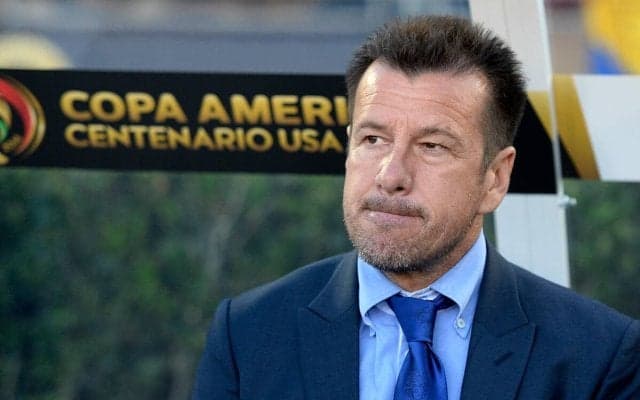 元磐田の“闘将”、ドゥンガ氏が壮絶交通事故…車横転、妻と共に病院へ搬送も軽傷か