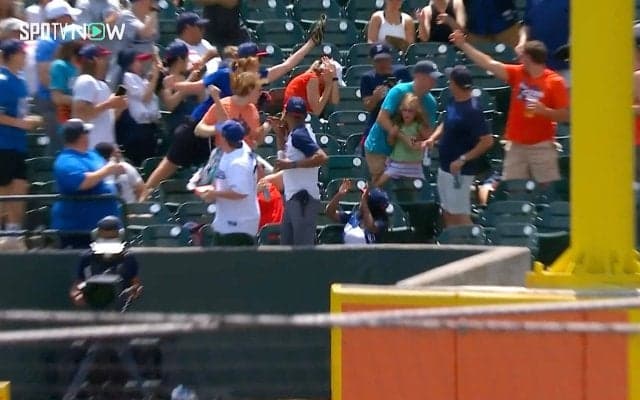 大谷翔平が観客の度肝抜いた！ メジャー通算200号の173キロ“弾丸アーチ”に球場騒然…スタンドインした瞬間の“SHO撃”光景