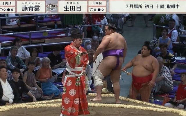 「あ、しまった」異色の新十両力士にハプニング発生…リアクションにファンほっこり 「緊張してるのかな」「間違っても可愛い」