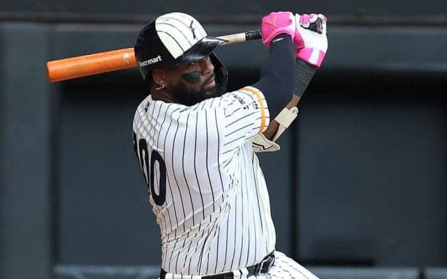 日ハムに現れた「マジな救世主」　衝撃“飛びすぎ弾”…完全覚醒の大砲が「大当たり助っ人」