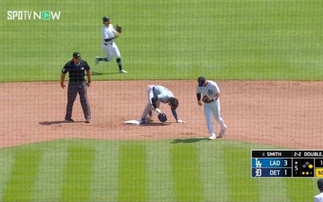 前田健太がやり返した！ 大谷翔平、マエケンの“高速クイック”で盗塁失敗の瞬間「逆に珍しい」「やっぱ日本人はクイック上手いな」