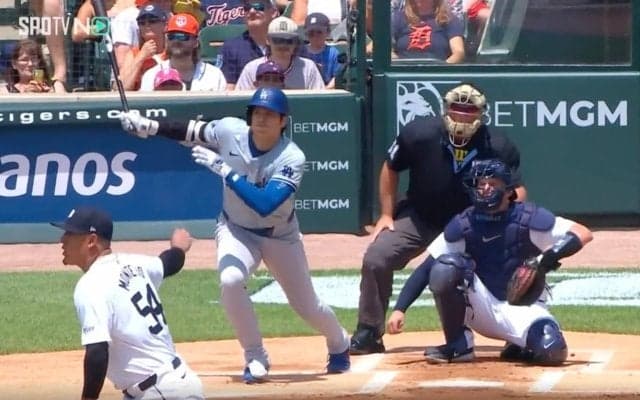 えっ？ 右手一本でそこまで飛ばすか…！？ 大谷翔平の“変態片手打ち”三塁打がヤバすぎると話題に「マジかｗ」「怪力すぎる」