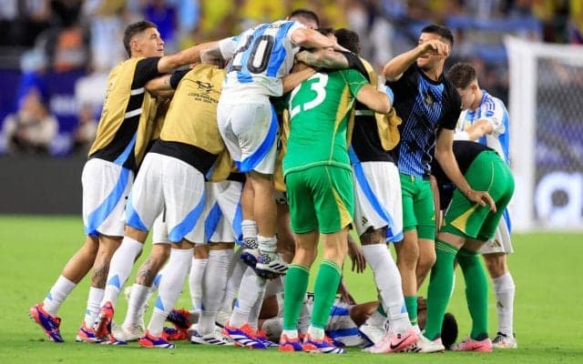 メッシ涙の負傷交代を乗り越えアルゼンチンが2連覇！ 延長後半のラウタロ・マルティネス弾で史上最多16度目の優勝、コロンビアとの死闘制す【コパ・アメリカ2024】