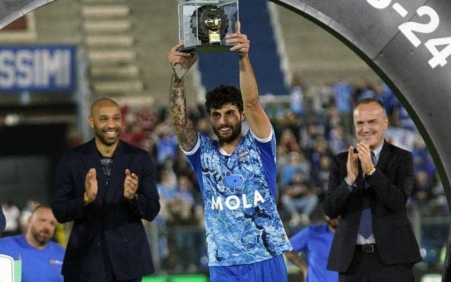 生まれ故郷で復活のクトローネがセリエA昇格に導いたコモと契約延長