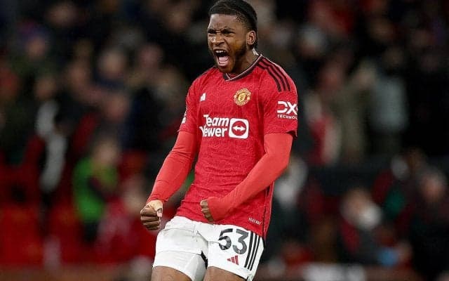 ビジャレアル、ユナイテッドの若手CBカンブワラを完全移籍で獲得！