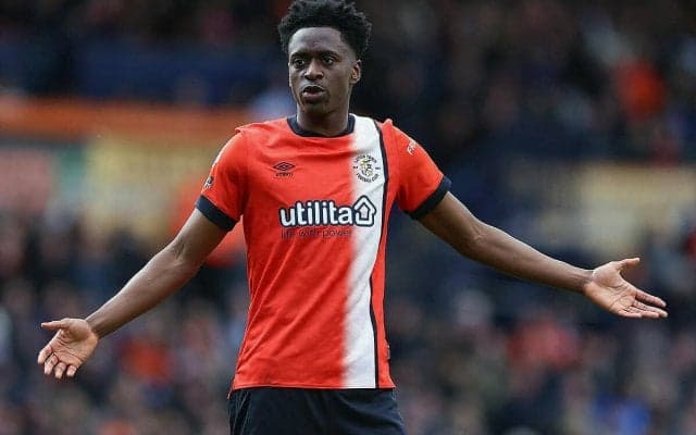 セビージャがサンビ・ロコンガを買取OP付レンタルで獲得！　昨季はルートンでプレー