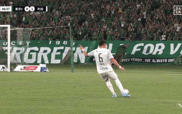 「和製ベッカム」が爆誕だ！ 高速の“ピンポイントクロス”を炸裂「えぐすぎ」「美しい」「この放物線がないとね」町田DFが決勝ゴールを呼び込んだ瞬間
