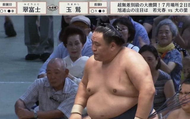 39歳大ベテラン力士、勝ち名乗りを受ける際の“うっかりミス”にほっこり「懸賞を取り忘れそうになった」「おっちょこちょいw」「なんかかわいいな」