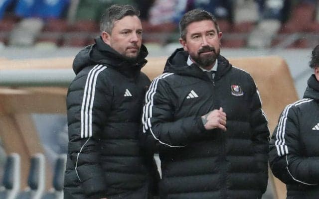 12位横浜FMが決断！　キューウェル監督と契約解除、ハッチンソンHCが暫定的に指揮