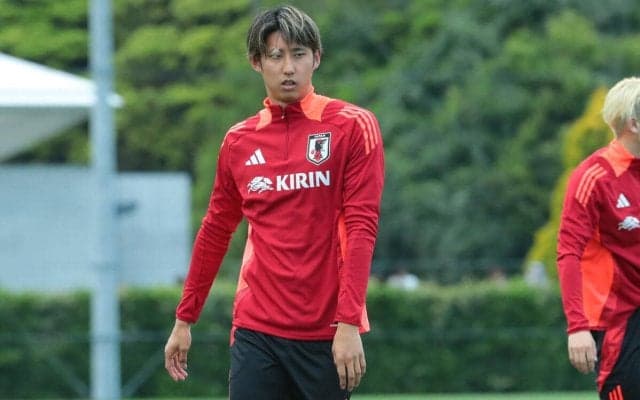 「僕は典型的な日本人ではない」バイエルン移籍の伊藤洋輝が入団会見、すでにチームメイトとも交流「美味しい日本食のレストランを勧めてくれた」のは？