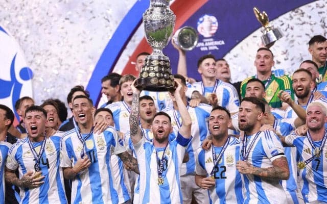 フランスサッカー連盟、コパ優勝アルゼンチン代表の人種差別的チャントに法的措置