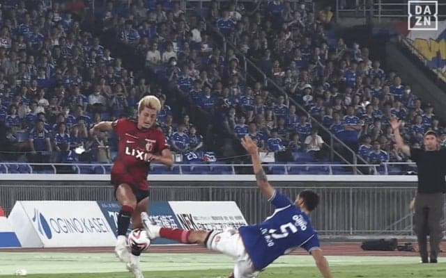 「退場じゃない？」危険な“足裏タックル”がノーファウル判定で波紋…鈴木優磨を吹っ飛ばしたエドゥアルドに鹿島監督が再び激昂「ガッツリ足を上げてる」「怪我するって」