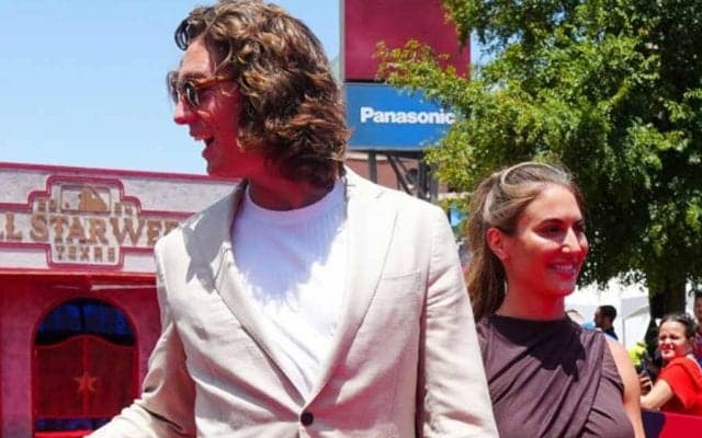 大谷同僚の“王子様”と金髪彼女が「俳優にしか見えん」　際立つスタイル「眩しいぞ…」