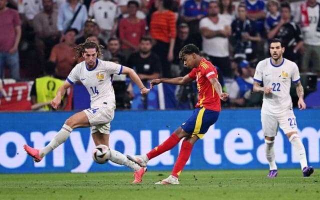 “EURO最優秀ゴール”は神童ヤマルの衝撃ゴラッソに決定！「スーパースターの誕生」「芸術作品」「16歳とか嘘だろ」「メッシを超えるかも」など世界中で話題沸騰