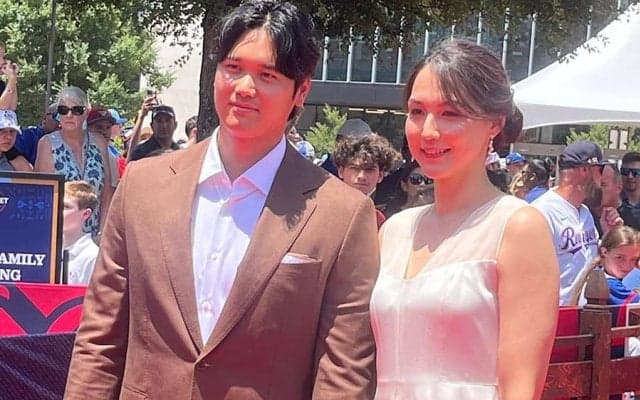 デコピンが「カメラ目線ですね」　大谷翔平の“家族写真”が大反響「尊さの極み」