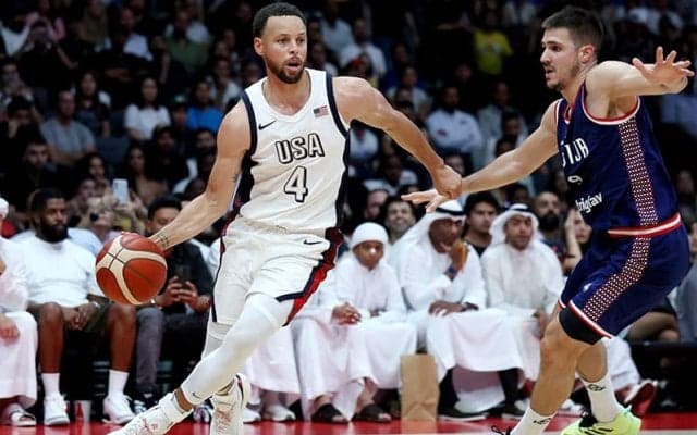 アメリカ代表が親善試合でセルビア代表に快勝…スター軍団の華麗なプレーにアリーナ熱狂