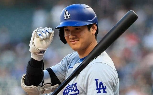 大谷翔平、HR頭部直撃の日本人少年へ“神対応”　サイン球贈呈…少年感激「たくさん打って」
