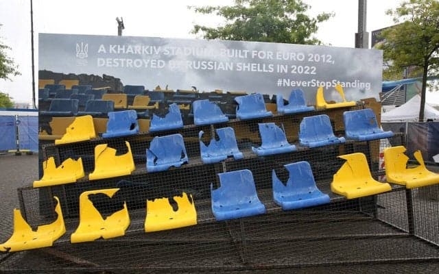 ウクライナの兵士として戦い、サッカーの現場に戻ってきた記者の壮絶な２年半　ユーロ取材と戦場での悲痛な想い