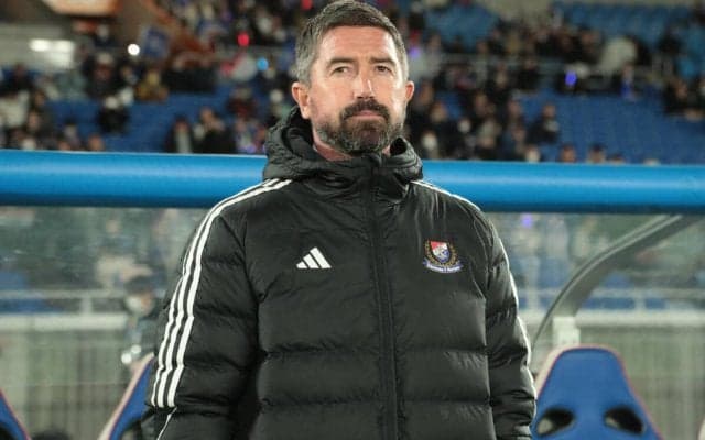 志半ばで横浜FM退団のキューウェル氏にサプライズ！　喜田拓也ら見送りで感謝綴る…「最後まで一緒に。ありがとう」