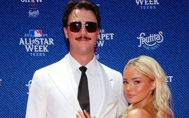 怪物新人と美人彼女が“大谷夫妻超え”　豪華ドレスで魅了、米誌指摘「最上位」