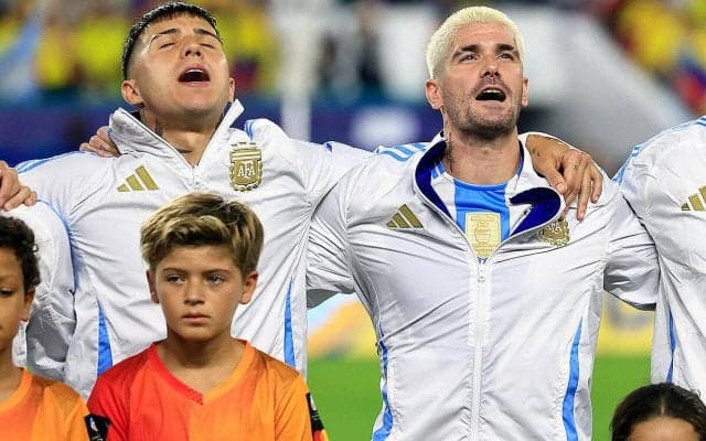 アルゼンチンの同僚2人が世界中から非難に晒されるエンソを擁護…