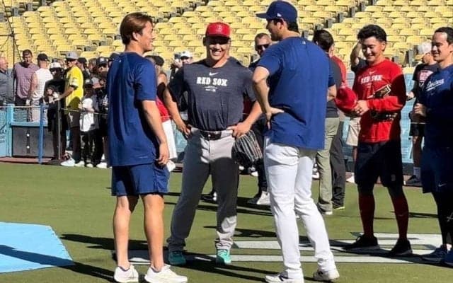 大谷翔平＆山本由伸が吉田正尚と談笑　ファンも大注目…“世界一トリオ”再集結