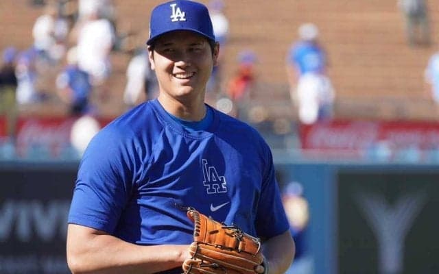 大谷翔平が「爽やかでカッコいいなぁ」　後半戦へ…微笑みの“白T出勤”に称賛