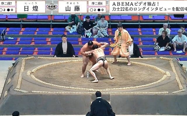 全身“バキバキ”細マッチョ力士「何が起こった？」土俵際の“珍手”に館内騒然「決まり手は？」敗れた力士も愕然