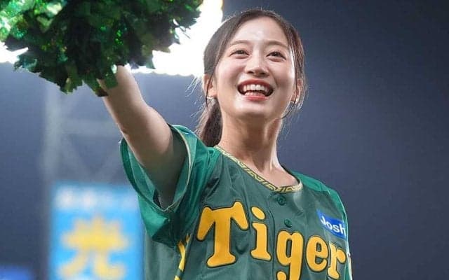 チアに交じった現役アイドルが「マジ可愛い」　ミニスカ＆ポンポンで魅了「やっぱ違う」