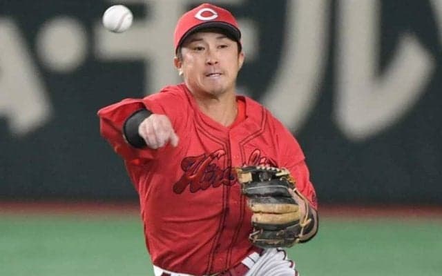 広島33歳が衝撃美技「なんで捕れるの？」　甲子園悲鳴の安打強奪「スーパープレー」