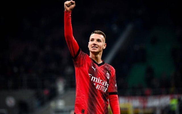 ミランが誇るイタリアの逸材、史上最年少デビューの16歳FWカルマダとプロ契約締結！ 2027年までの3年契約