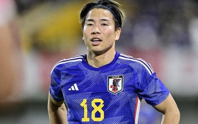 「凄い筋肉美！」「横腹の筋肉すご」FW浅野拓磨が海水浴写真公開も「上半身のゴツい筋肉」にファンの視線集中！「体脂肪率5%？ロナウドばり！」「カッコ良すぎます」の声