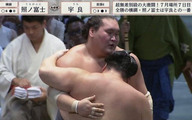 横綱vs業師の熱戦で“館内がひとつ”になる盛り上がり 互いを讃え合う姿に「紳士」「スポーツマンシップってこれだよな」称賛の声