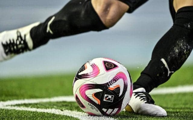 日本ツアーでも着用のドルトムントの「歴史のつぎはぎ」新ユニフォームにファン困惑！「すごいアイディアだけど…」などの声