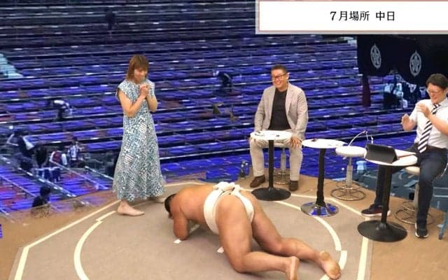 吉田沙保里、衝撃技に相撲芸人が“メリッ”「やばっ…」ファン騒然 「穴、開いてませんか…？」実況も驚き