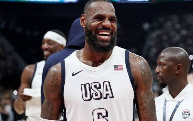 パリオリンピック開会式でアメリカ代表の旗手となったレブロン「誇りに思う」